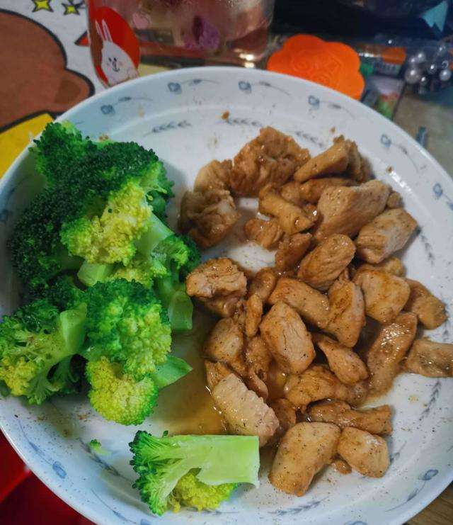 俗话说的好“三分靠练七分靠吃”荤素这样搭配